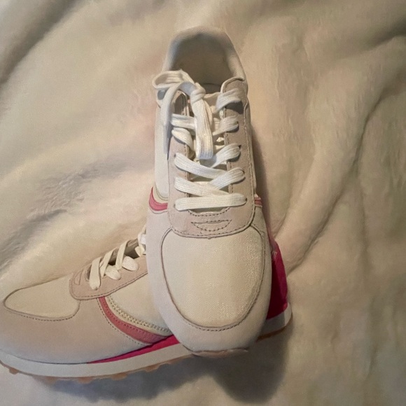 J.Crew White with Pink tennis shoes, used in great conditions. - Picture 4 of 6